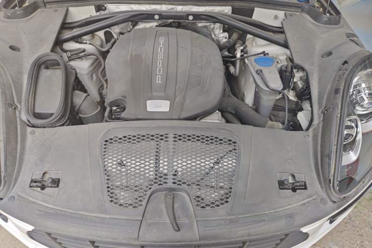 Used Porsche Macan 2014 Macan 2.0T Engine Bay
