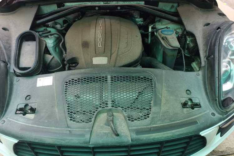 Used Porsche Macan  Engine Bay