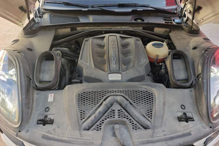 Used Porsche Macan 2014 Macan S 3.0T Engine Bay