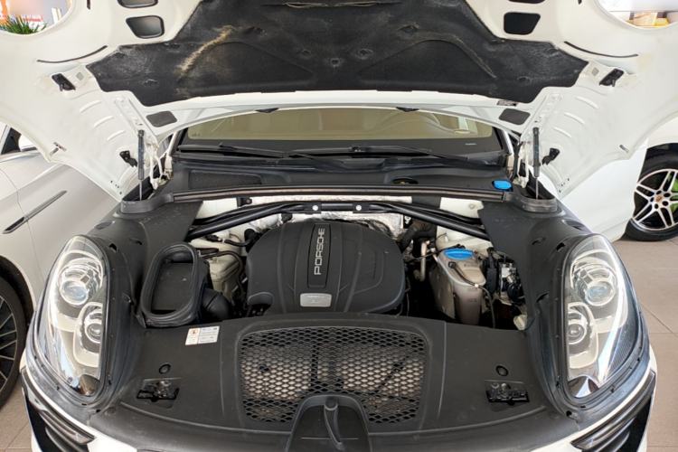 Used Porsche Macan 2014 Macan 2.0T Engine Bay