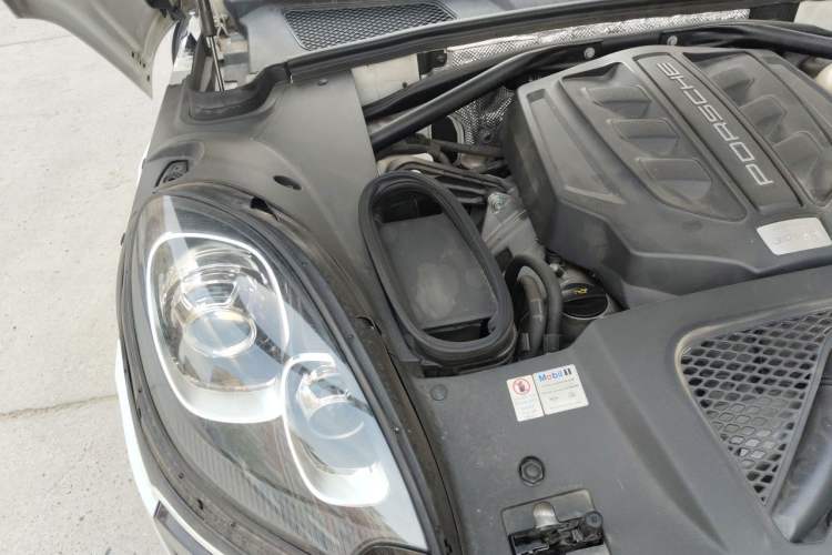 Used Porsche Macan 2014 Macan S 3.0T Engine Bay Right