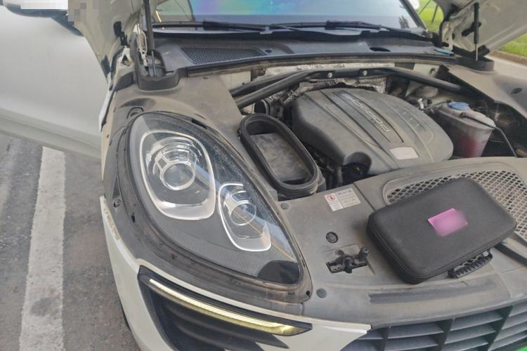 Used Porsche Macan 2014 Macan 2.0T Engine Bay Right
