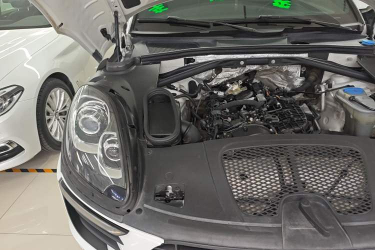 Used Porsche Macan 2014 Macan 2.0T Engine Bay Right
