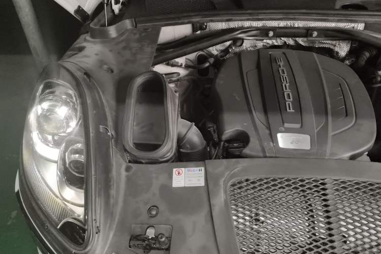 Used Porsche Macan 2014 Macan 2.0T Engine Bay Right