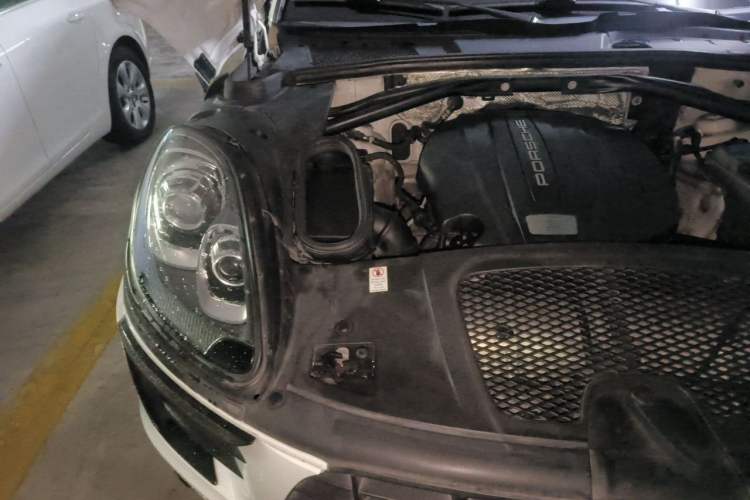 Used Porsche Macan 2014 Macan 2.0T Engine Bay Right