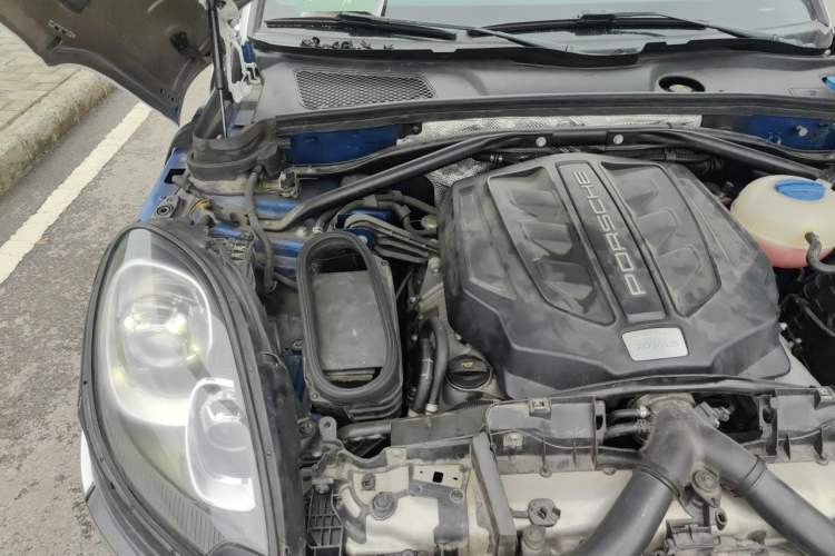 Used Porsche Macan 2014 Macan S 3.0T Engine Bay Right