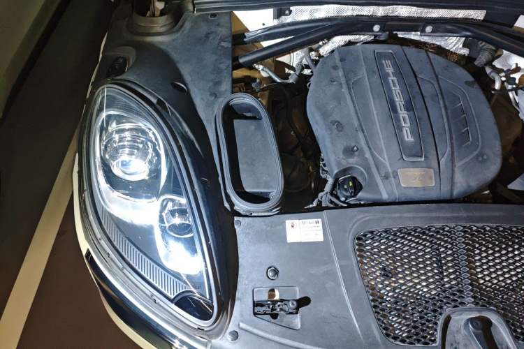 Used Porsche Macan 2014 Macan 2.0T Engine Bay Right