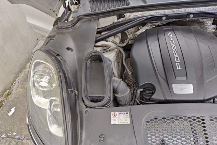 Used Porsche Macan 2014 Macan 2.0T Engine Bay Right