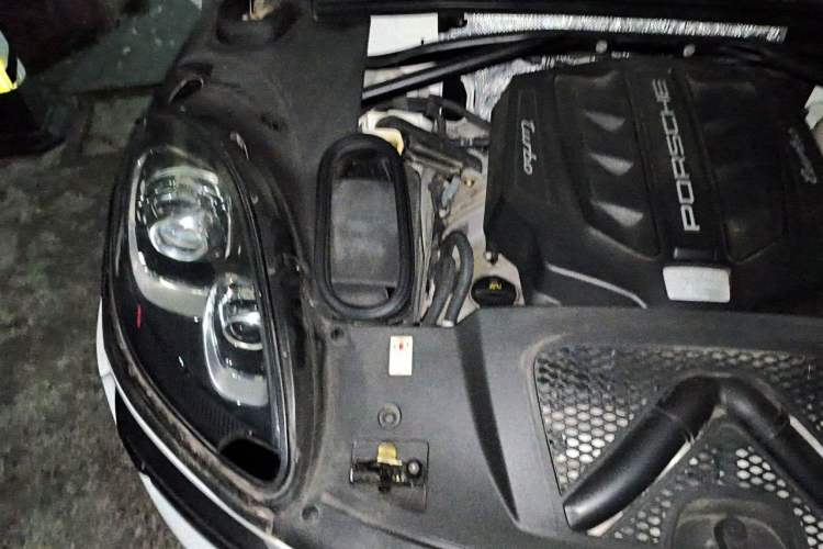 Used Porsche Macan 2014 Macan Turbo 3.6T Engine Bay Right