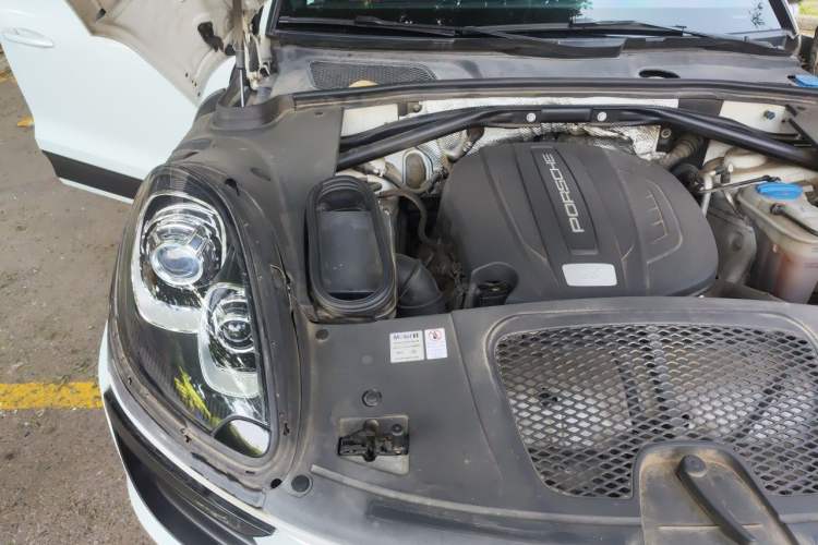 Used Porsche Macan 2014 Macan 2.0T Engine Bay Right