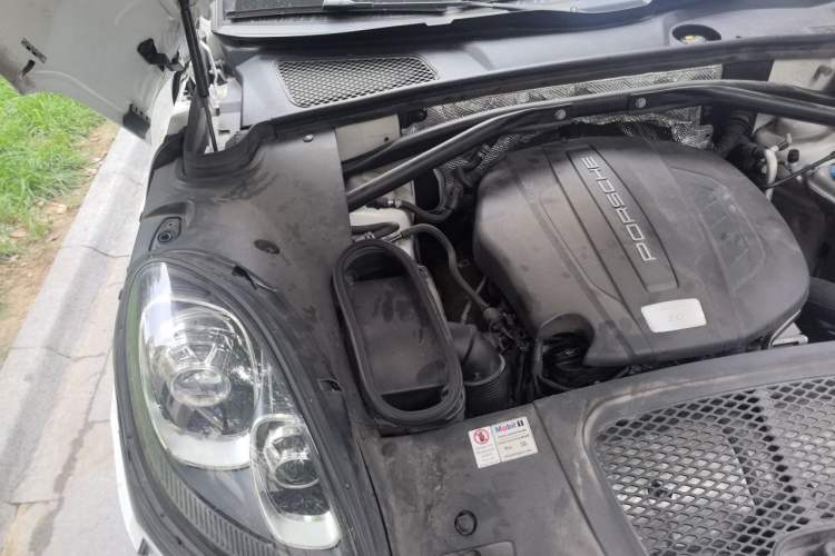 Used Porsche Macan 2014 Macan 2.0T Engine Bay Right