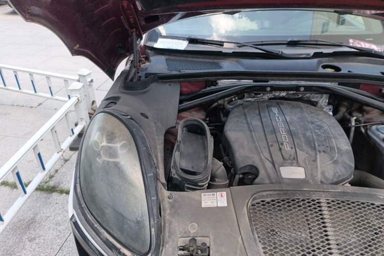 Used Porsche Macan 2014 Macan 2.0T Engine Bay Right
