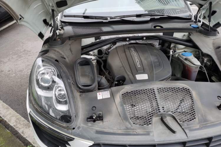 Used Porsche Macan 2014 Macan 2.0T Engine Bay Right