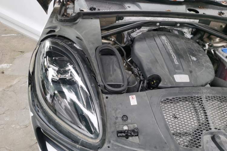 Used Porsche Macan 2014 Macan 2.0T Engine Bay Right
