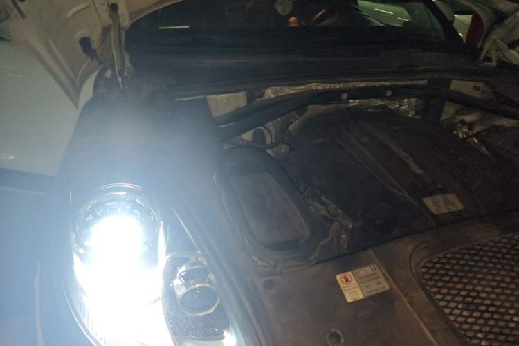 Used Porsche Macan 2014 Macan 2.0T Engine Bay Right