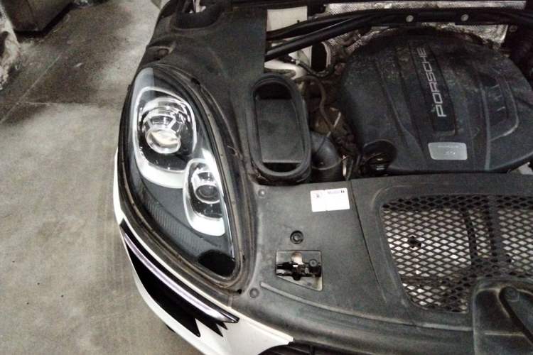 Used Porsche Macan 2014 Macan 2.0T Engine Bay Right