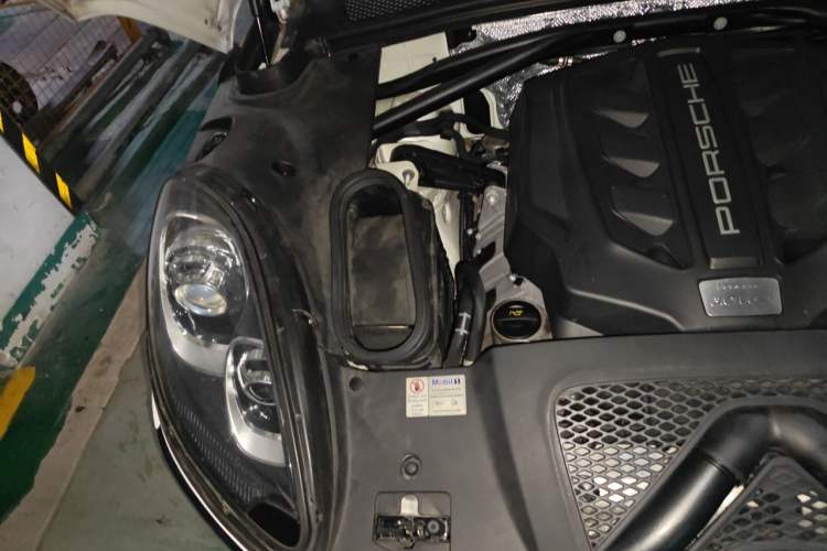 Used Porsche Macan 2014 Macan S 3.0T Engine Bay Right