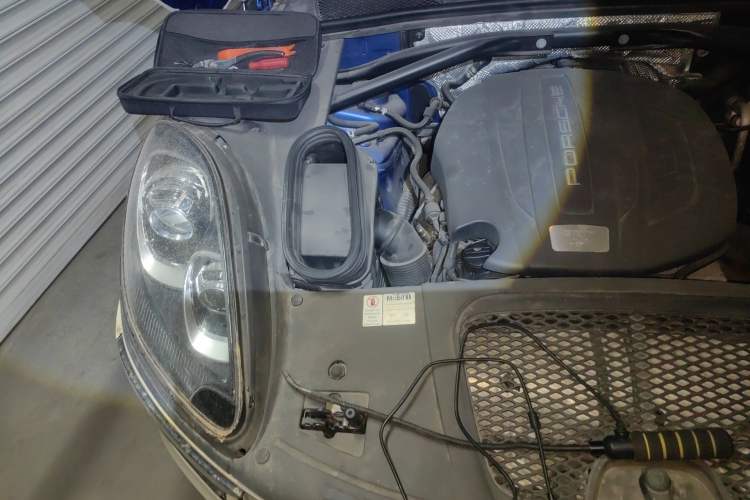 Used Porsche Macan 2014 Macan 2.0T Engine Bay Right