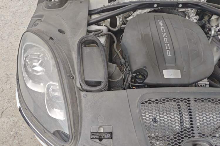 Used Porsche Macan 2014 Macan 2.0T Engine Bay Right