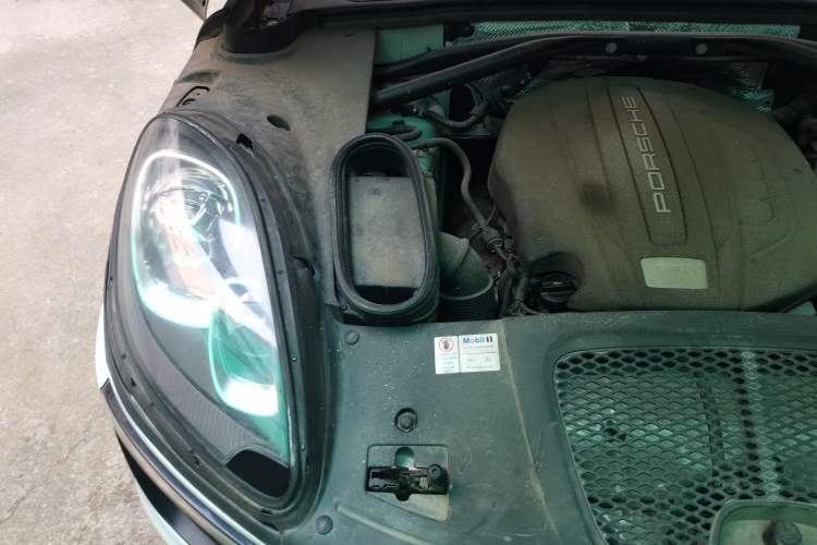 Used Porsche Macan  Engine Bay Right