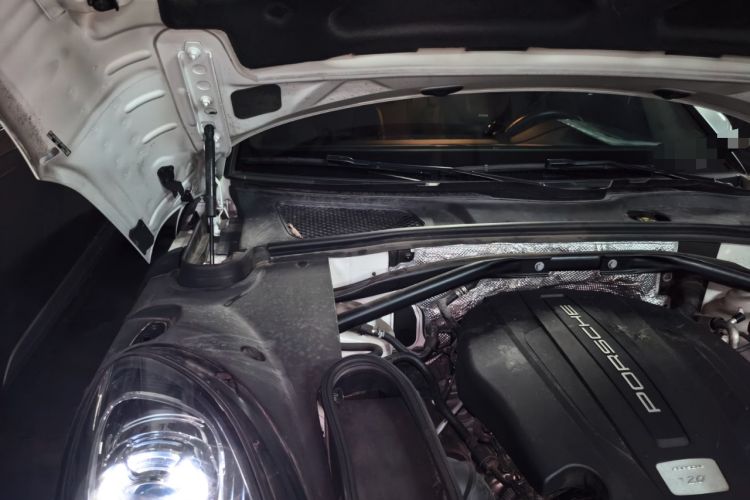 Used Porsche Macan 2014 Macan 2.0T Engine Bay Right