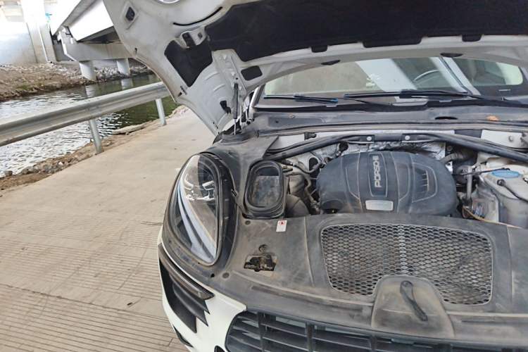 Used Porsche Macan 2014 Macan 2.0T Engine Bay Right