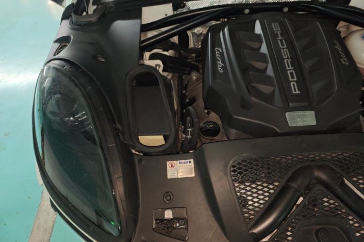 Used Porsche Macan 2014 Macan Turbo 3.6T Engine Bay Right