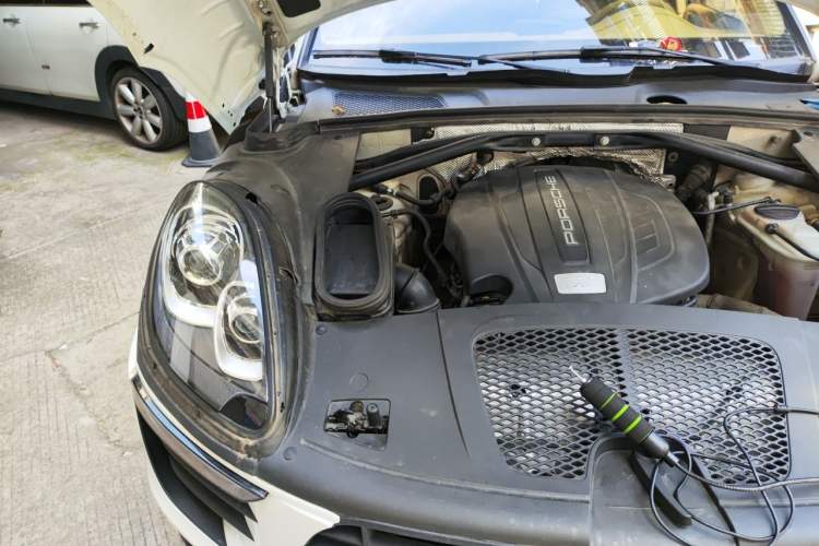 Used Porsche Macan 2014 Macan 2.0T Engine Bay Right