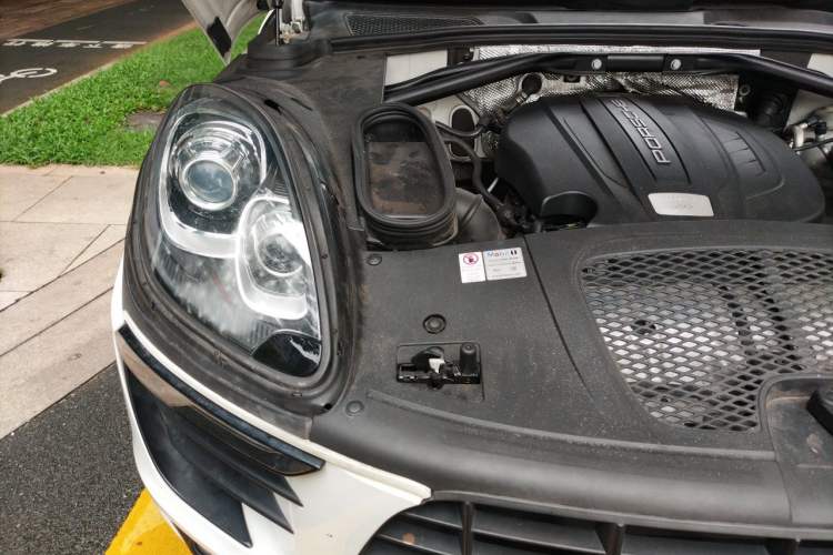 Used Porsche Macan 2014 Macan 2.0T Engine Bay Right