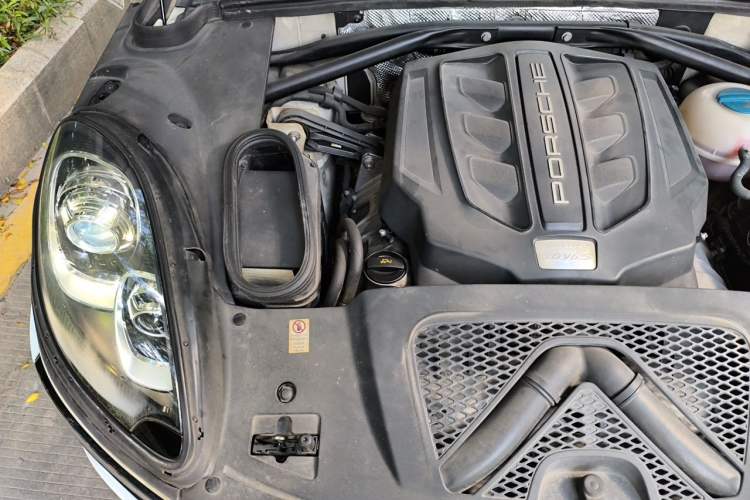Used Porsche Macan 2014 Macan S 3.0T Engine Bay Right