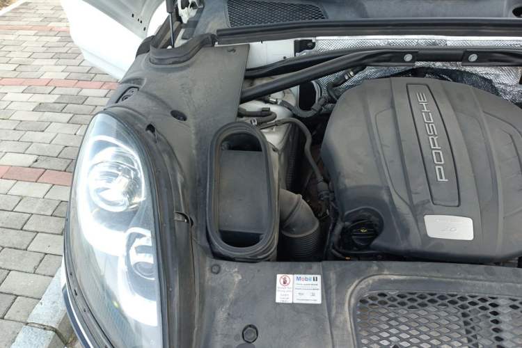 Used Porsche Macan 2014 Macan 2.0T Engine Bay Right