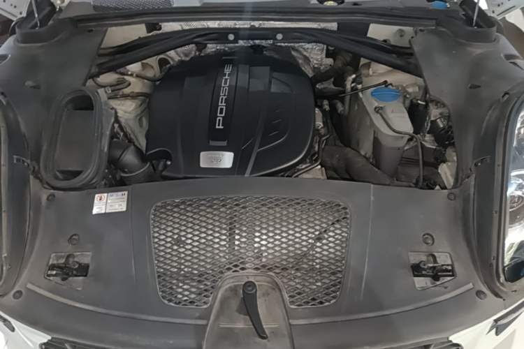 Used Porsche Macan 2014 Macan 2.0T Engine Bay