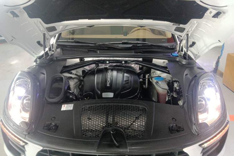 Used Porsche Macan 2014 Macan 2.0T Engine Bay