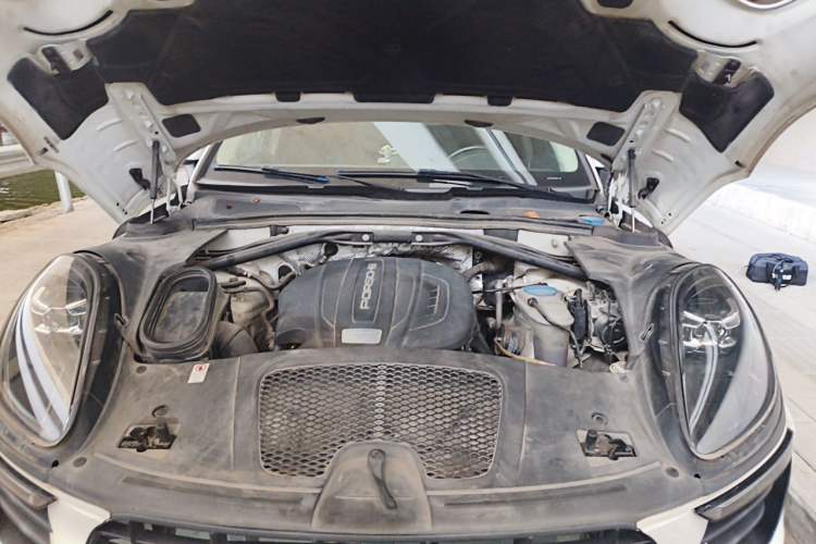 Used Porsche Macan 2014 Macan 2.0T Engine Bay