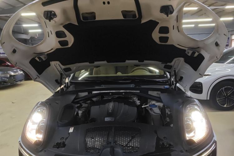 Used Porsche Macan 2014 Macan 2.0T Engine Bay