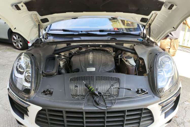 Used Porsche Macan 2014 Macan 2.0T Engine Bay
