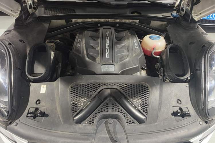 Used Porsche Macan 2014 Macan Turbo 3.6T Engine Bay