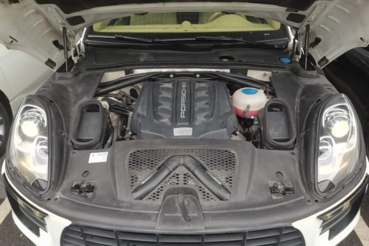 Used Porsche Macan 2014 Macan S 3.0T Engine Bay