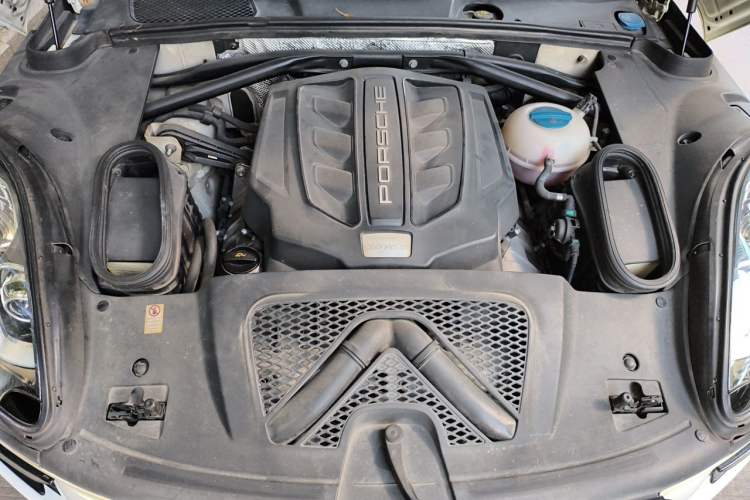 Used Porsche Macan 2014 Macan S 3.0T Engine Bay