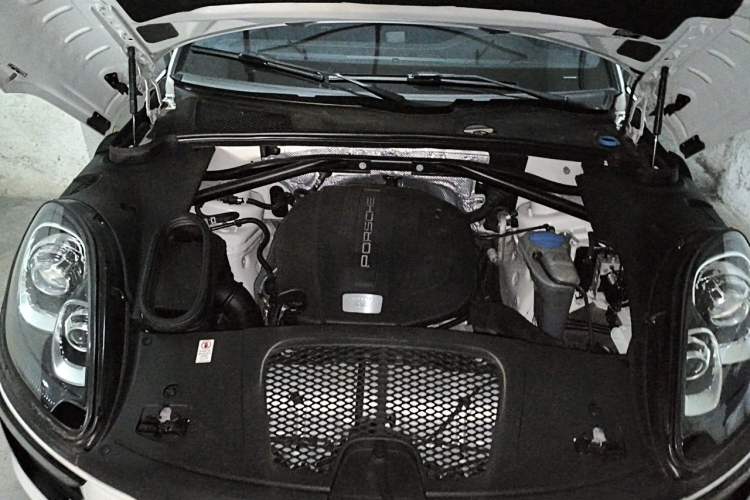 Used Porsche Macan 2014 Macan 2.0T Engine Bay