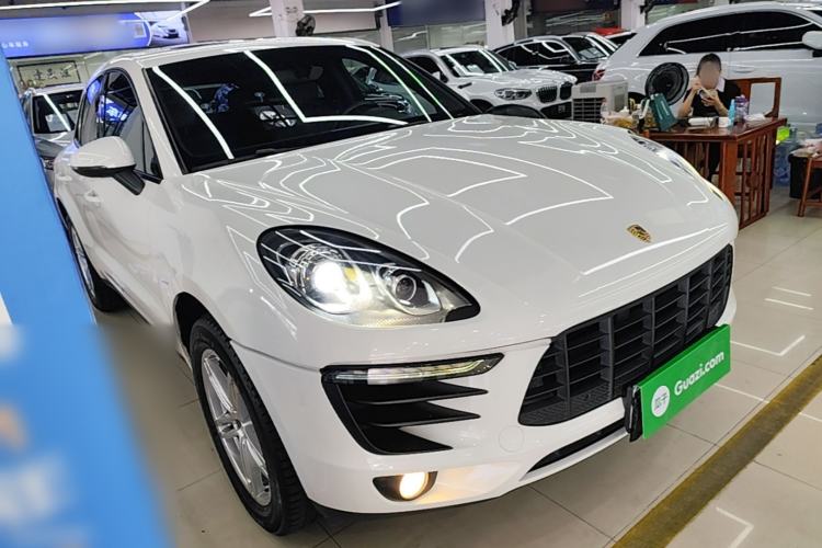 Used Porsche Macan 2014 Macan 2.0T Front Right 45 Deg