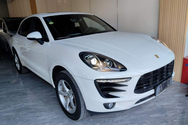 Used Porsche Macan 2014 Macan 2.0T Front Right 45 Deg