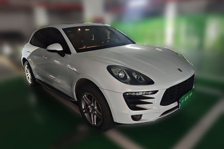 Used Porsche Macan 2014 Macan 2.0T Front Right 45 Deg