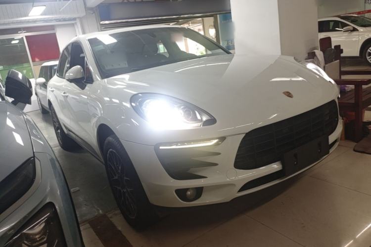 Used Porsche Macan 2014 Macan 2.0T Front Right 45 Deg