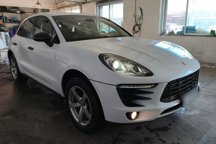 Used Porsche Macan 2014 Macan 2.0T Front Right 45 Deg