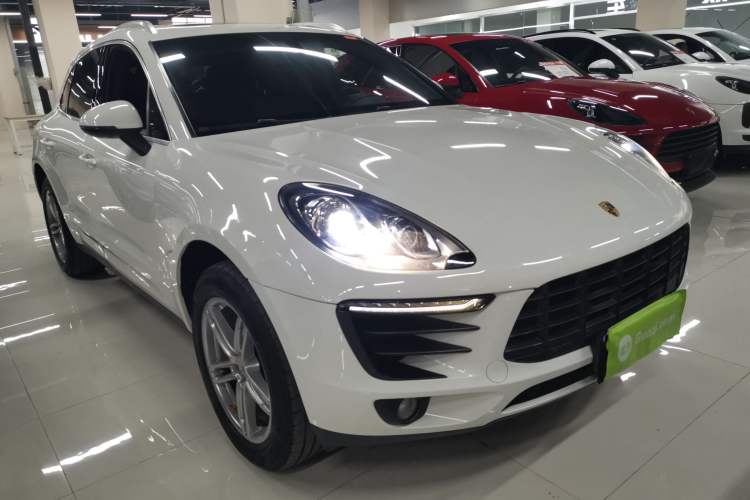 Used Porsche Macan 2014 Macan 2.0T Front Right 45 Deg
