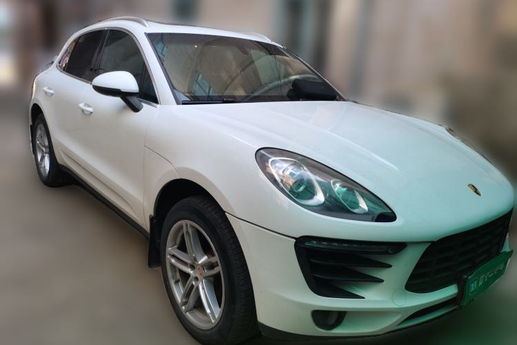 Used Porsche Macan  Front Right 45 Deg