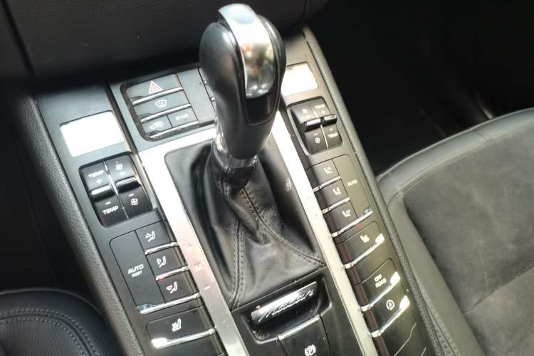Used Porsche Macan  Gear Lever