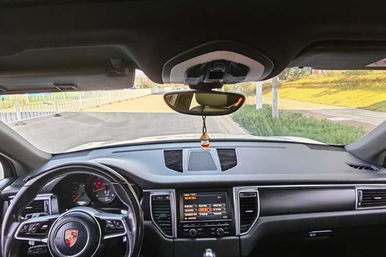 Used Porsche Macan 2014 Macan 2.0T Interior 8