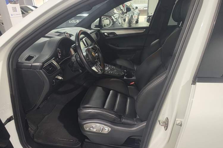 Used Porsche Macan 2014 Macan Turbo 3.6T Left Front Seat